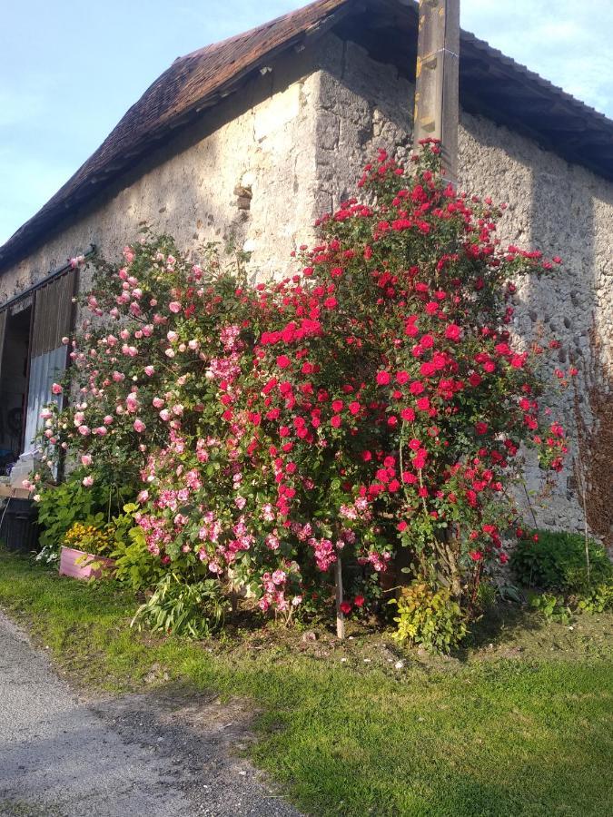 Maison De Campagne A La Ferme Pillac Екстер'єр фото